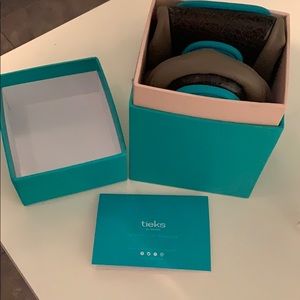 Never worn tan TIEKS